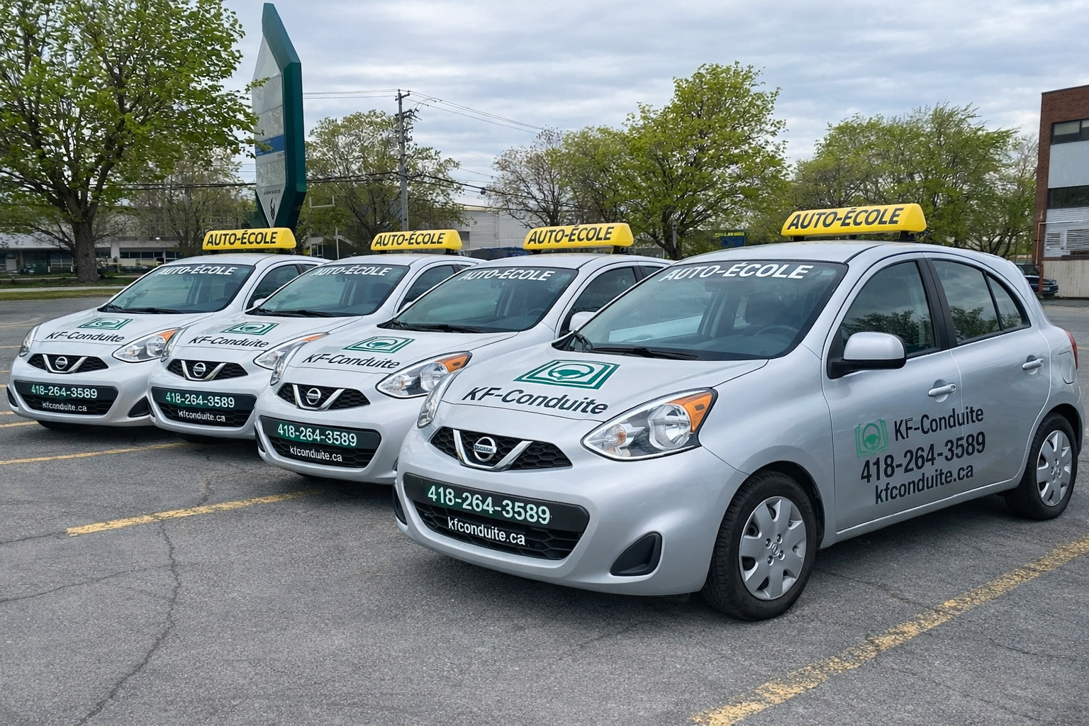 Flotte de véhicules KF-Conduite : Nissan Micra à double commande avec panneau AUTO-ÉCOLE